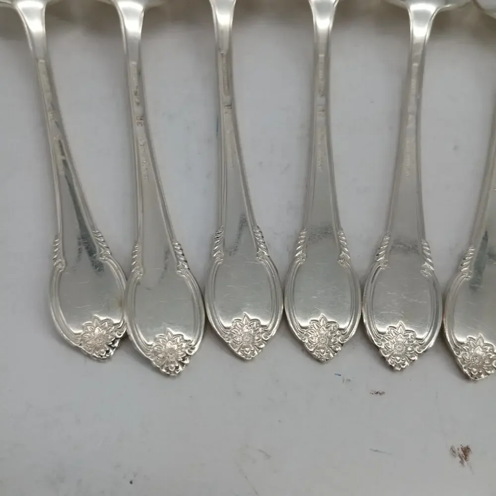 8X Tsp 1847 Rogers Bros IS Remembrance Silverplate Silverware Teaspoons